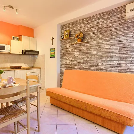 Апартаменты Elegant Krk Hideaway With Terrace